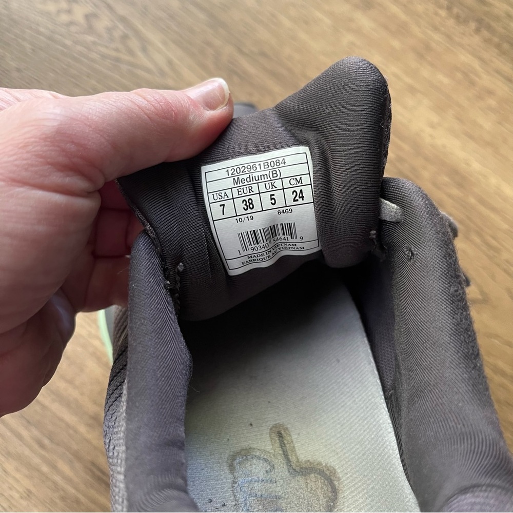 Pair of Brooks Women's GTS ADRENALINE 20 Shoes - Picture 7 of 14